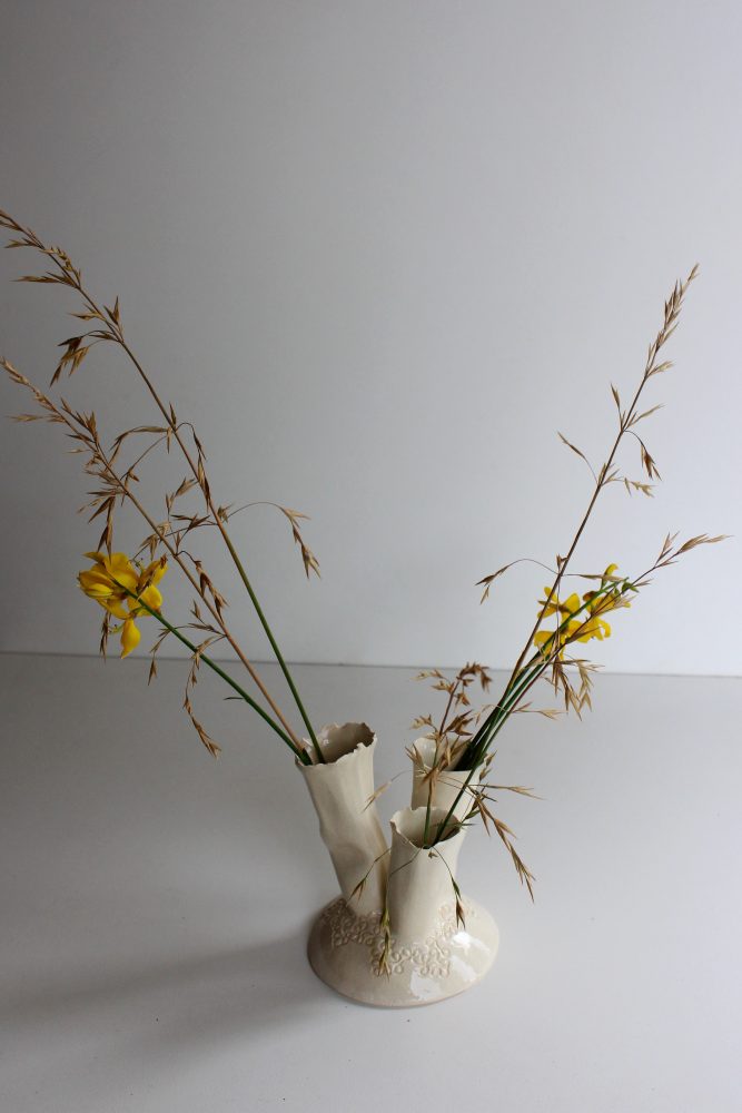 3 fluted detailed vase - Image 2